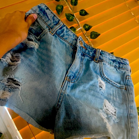 I am selling kids/girl shorts - Picture 1 of 3